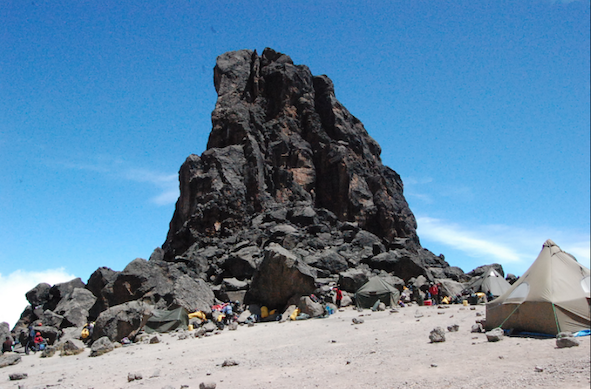 Voie Circuit Nord 8 jours - jour 3 : Shira 1 Camp (3 500 m) - Lava Tower (4 550 m)