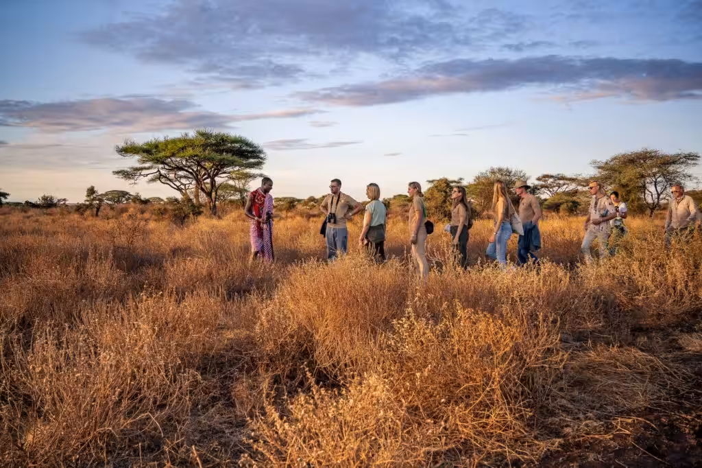 Groupe de safari en pleine savane en Tanzanie
